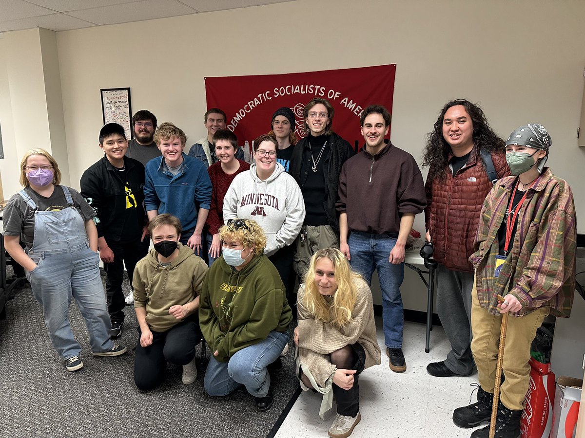 We had a great cross-chapter YDSA social at the @TwinCitiesDSA office last week! We had members from University of Minnesota - Twin Cities, @MacalesterYDSA, @HamlineYDSA, @MetroStateYDSA, and Inver Hills Community College. Thank you to everyone who stopped by 🌹