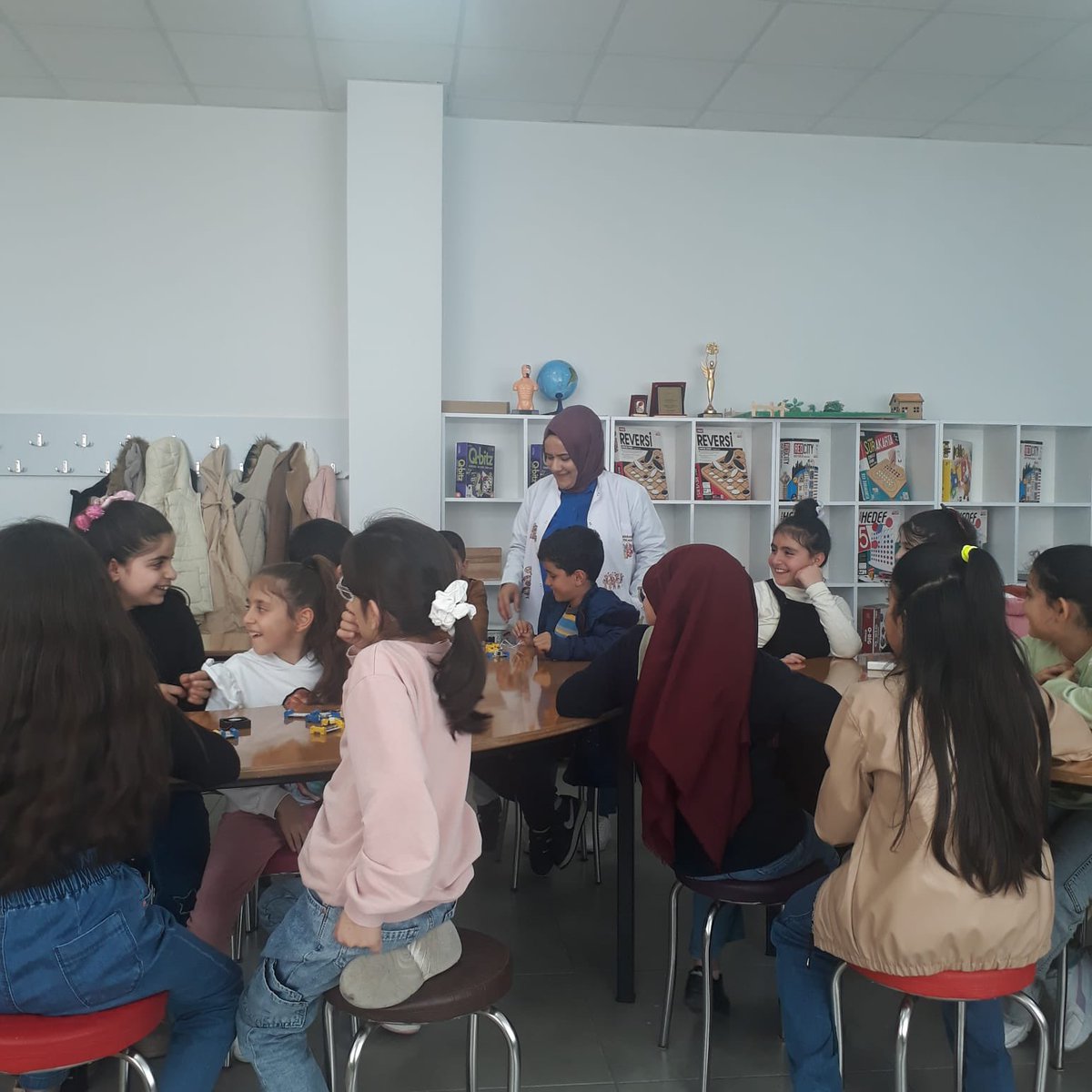 📍75.Yıl İlkokulu #GençteBilimYolculuğu projesi kapsamında bu hafta İlçemiz Çamlık İlkokulu öğrencileri Bingöl 75. Yıl İlkokuku FCL sınıfını ve Gençlik Spor İl Müdürülüğü Deneyap teknoloji atölyelerini ziyaret ettiler. @tcgenc_ @MustafaOzel66 @KayamahirKaya