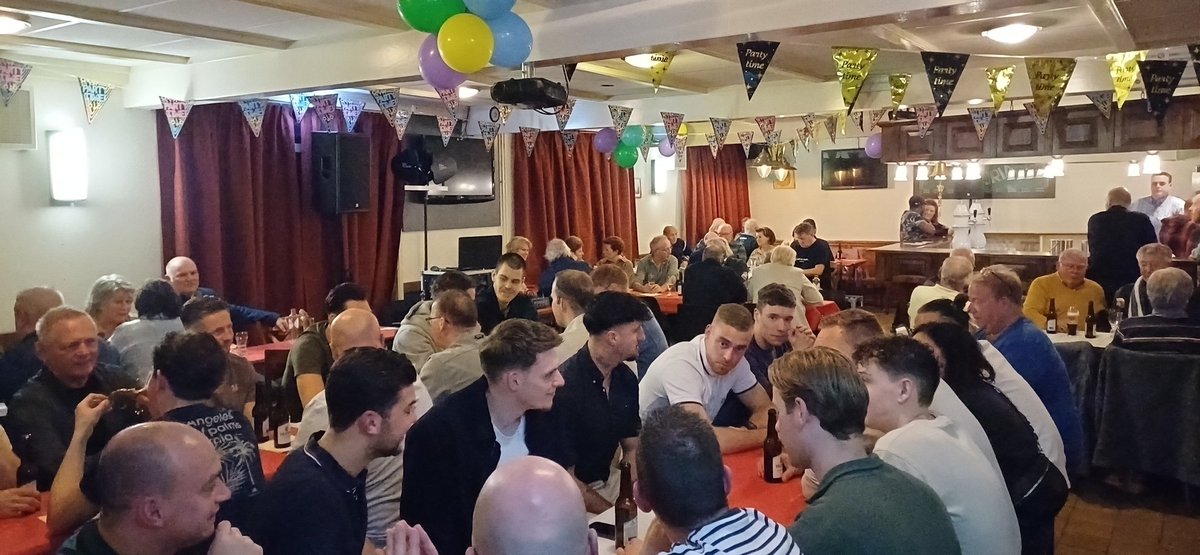 Kantine heerlijk vol op onze 94e verjaardag. #genieten