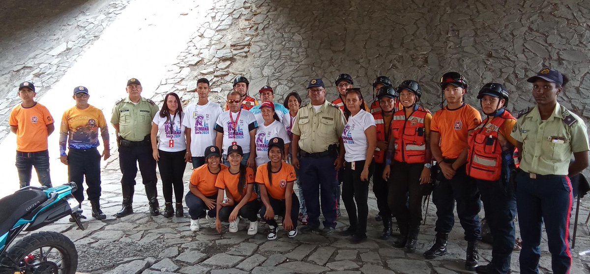 #PorElBienestarDelPueblo
La <a href="/plaza_alcaldia/">Alcaldía Ambrosio Plaza</a>  trabaja en esta Semana Santa con equipos de Libertad Asistida, Derechos Humanos, OMA <a href="/PoliPlaza/">Policía Municipal Plaza</a> y <a href="/PCplaza/">Protección Civil Plaza</a> ofreciendo apoyo a visitantes y residentes.

#GuarenasSeLevanta
<a href="/Freddy_Rod13/">Freddy Rodríguez</a>
<a href="/HectoRodriguez/">Héctor Rodríguez C.</a>
<a href="/NicolasMaduro/">Nicolás Maduro</a>
<a href="/PsuvMirandaVE/">Psuv Miranda</a>