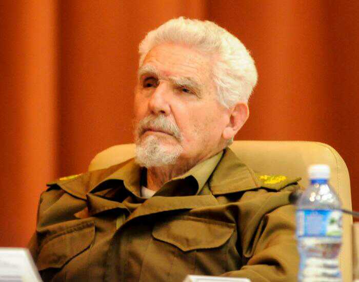 El 28 de marzo de 1958 era ascendido a Comandante del Ejército Rebelde Ramiro Valdés. Se reconocía así al asaltante al Cuartel Moncada y expedicionario del Granma, al combatiente intrépido y leal. ¡Felicidades Comandante! Una vida entera dada a la Revolución.#CubaViveEnSuHistoria