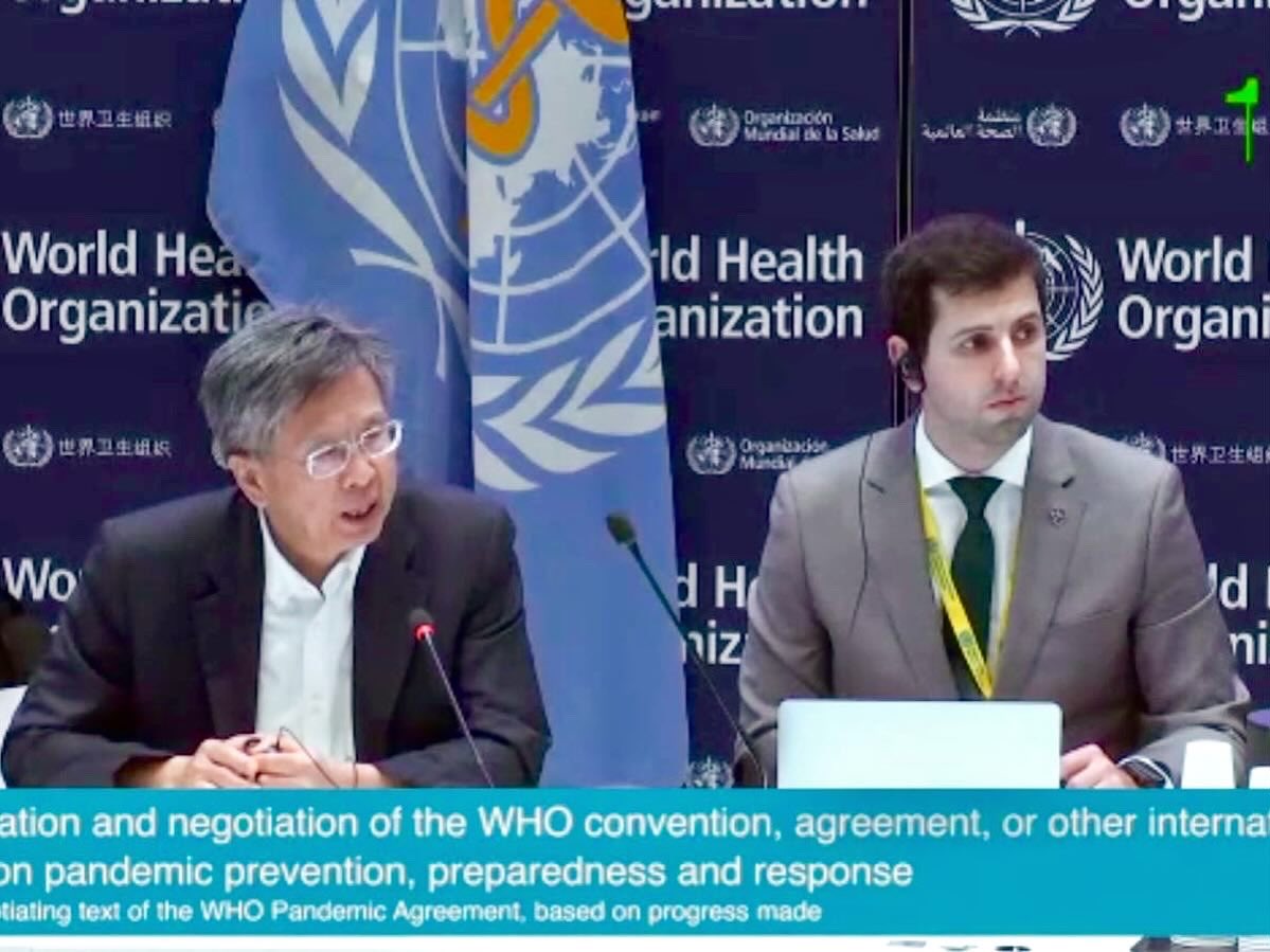 bruno_ane's tweet photo. Ayer, al cerrando la novena sesión de negociaciones del Acuerdo sobre #Pandemias, celebré 2 años en la OMS @WHO. Más que feliz por esta oportunidad, y por aprender y compartir tanto con amigos y colegas. https://t.co/sHBFHrC8gh