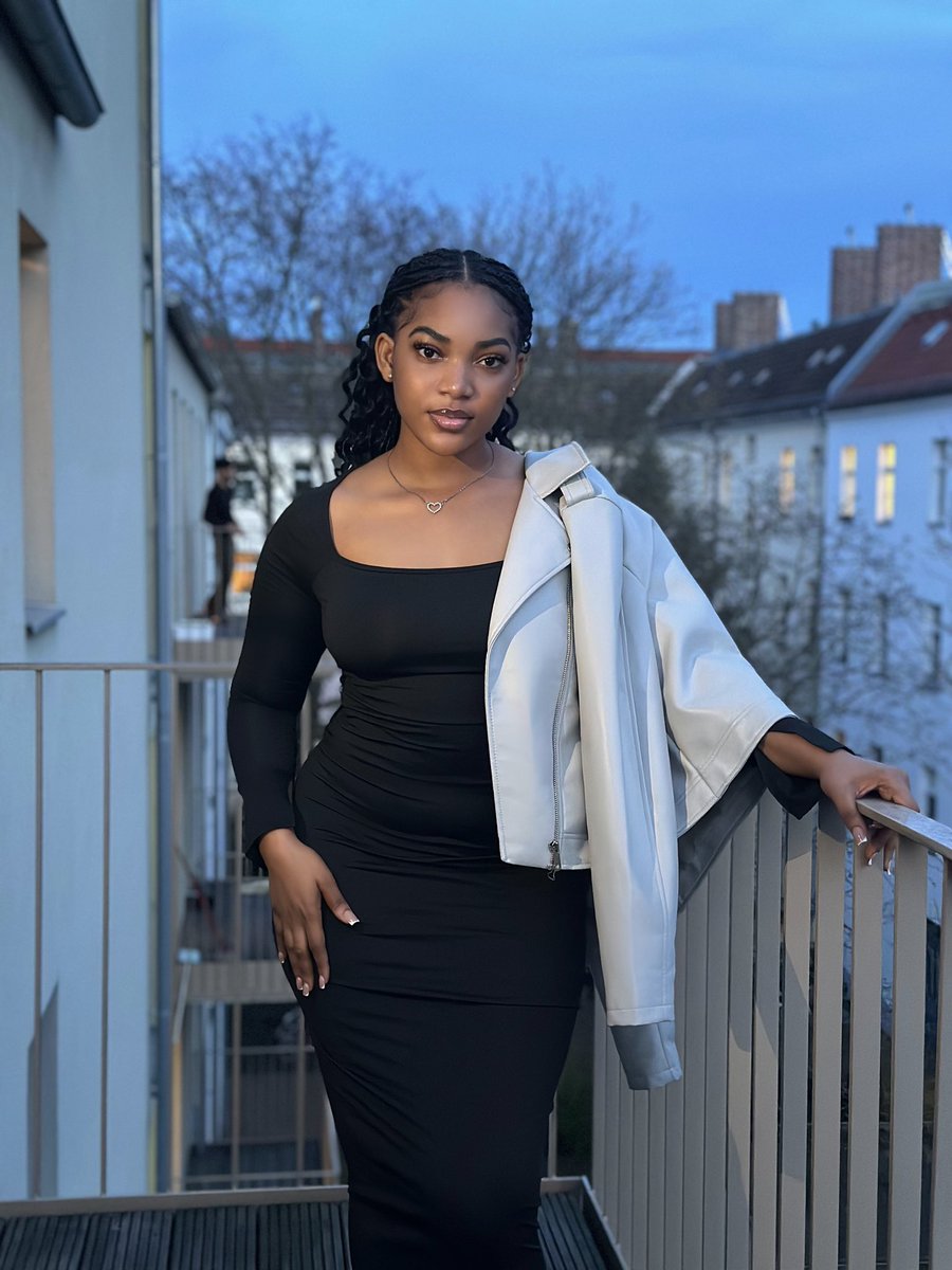 _kwansimah's tweet photo. “Alexa, play I’M THAT GIRL by Beyoncé” 🖤✨ https://t.co/2BaYvhBfPW
