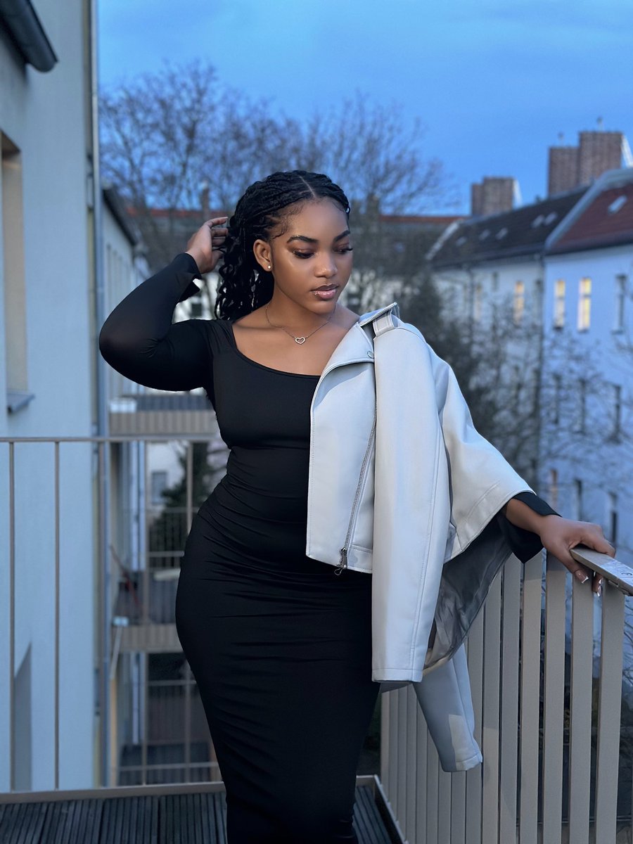 _kwansimah's tweet photo. “Alexa, play I’M THAT GIRL by Beyoncé” 🖤✨ https://t.co/2BaYvhBfPW