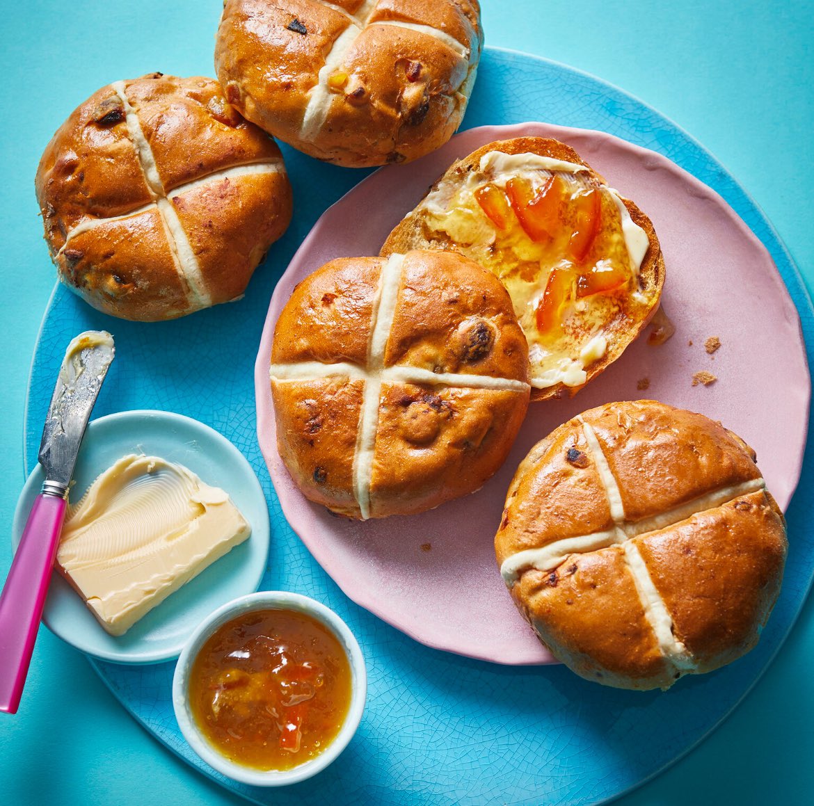 There's only one Hot Cross Bun to enjoy today, our award-winning @waitrose No.1 Golden Hot Cross Buns. Our very best fruited hot cross buns, made with a sourdough starter, lightly spiced and bursting with sultanas, apricots, golden raisins and marmalade. linkedin.com/posts/willtorr…