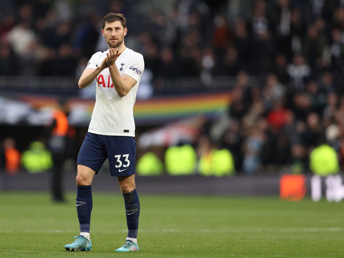 TheSpursExpress's tweet photo. 🎙️| Ange Postecoglou on Ben Davies:

“Ben's an outstanding character. I sensed that straight away in the way he carries himself, the way he thinks about the game, the way he thinks about his position in the game, the influence he can have. From my perspective, the more of those kind of guys you can have in a dressing room, it helps you make sure the standards and environment you want to create is going to be one to take us to another level. Ben's certainly one of those. He's been great whenever he's played for us this year, obviously probably wanted to play a bit more but at the same time it's testament to his character that when he has played he's been ready to play. He trains the house down every day.”

🇦🇺🤝🏴󠁧󠁢󠁷󠁬󠁳󠁿🤍