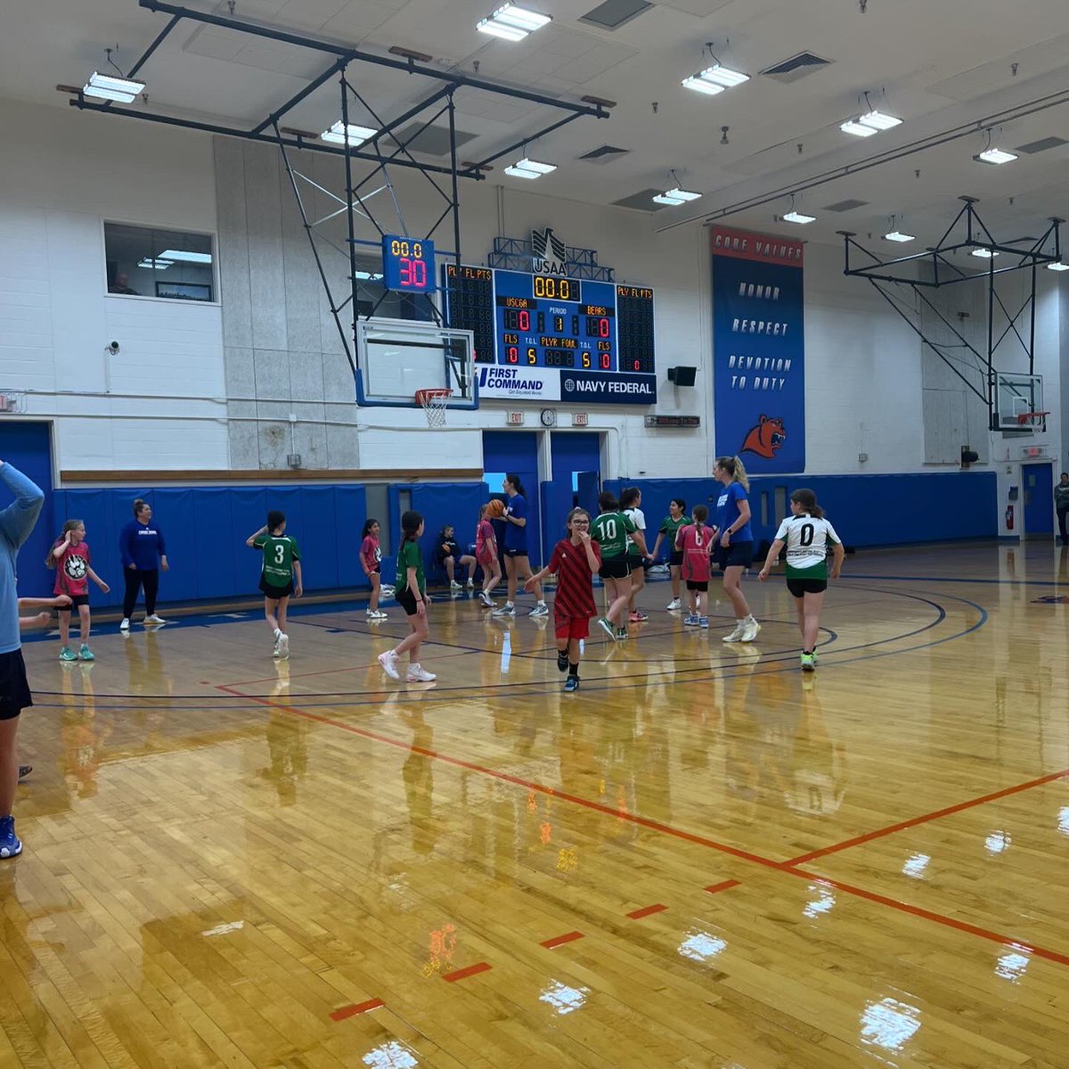 So much fun growing the game by helping these girls to improve their ball handling, shooting, and defense at a clinic last night! 🐻🏀
.
#gocoastguard #legacy #growthegame