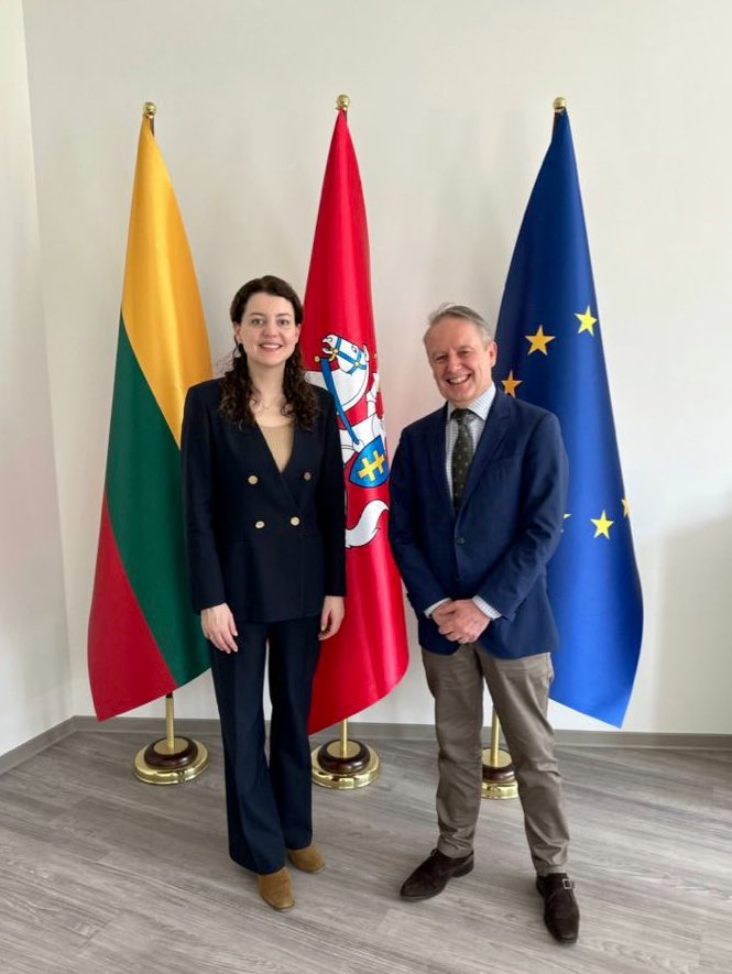 Warm welcome by Minister of Social Security and Labour @MNavickiene Monika Navickienė. Compared notes on migration, integration and domestic politics. Shared our family histories of deportation and resistance. And found more unexpected ties between our nations and us. Neužmiršk