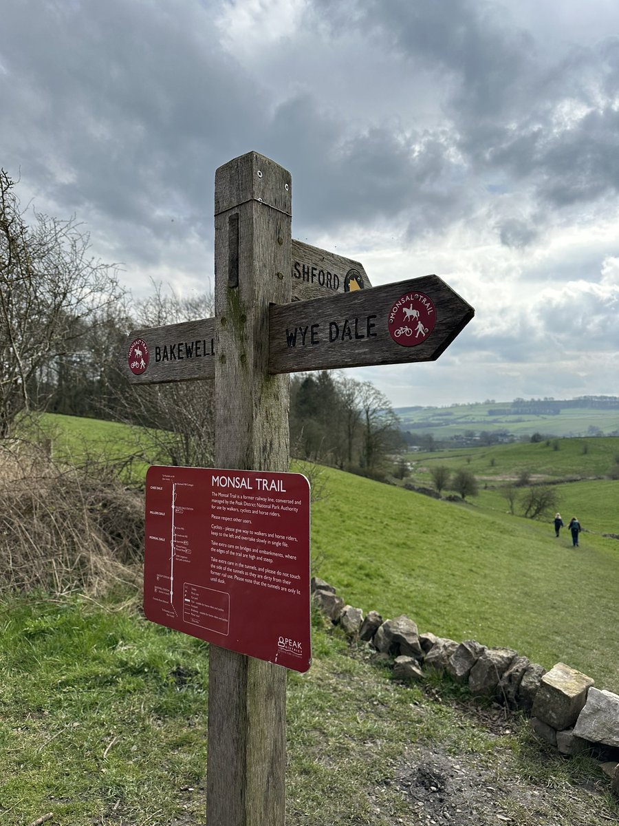 Walk from Tideswell to Bakewell along the Monsal Trail in Derbyshire 
#FingerpostFriday 
#FingerpostEaster