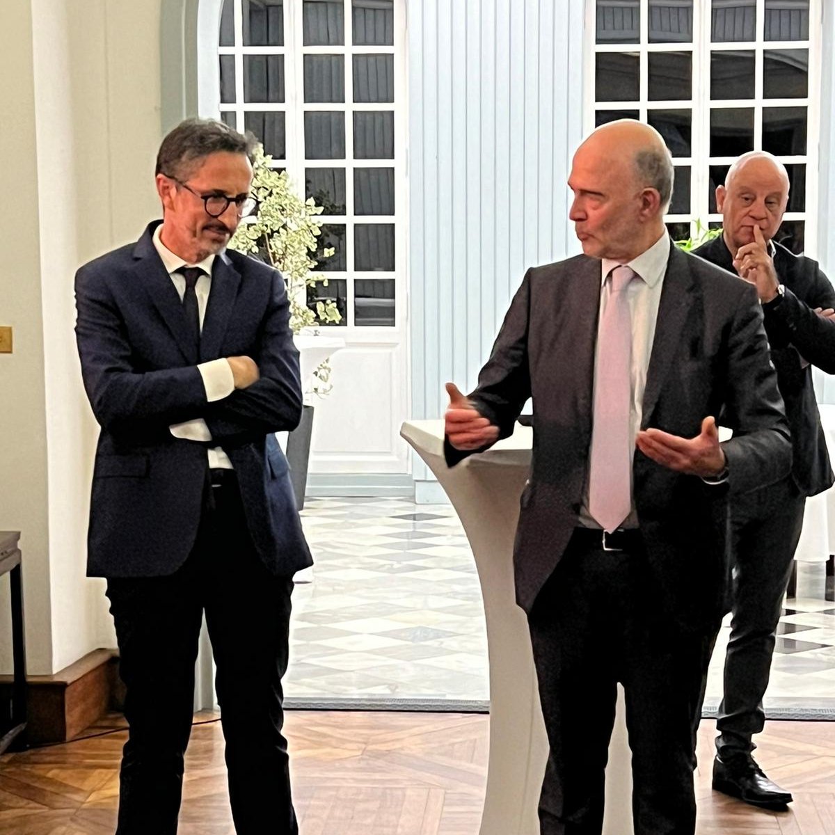 Courdescomptes's tweet photo. Mais aussi avec Jérôme Filippini, préfet de la Réunion, @CyrilleMelchior, président du @departement974, @ebareigts, maire de Saint-Denis de La Réunion, ainsi que le président de l’Association des maires du département de la Réunion Serge Hoareau. 5/5 https://t.co/JMGhiANMkx