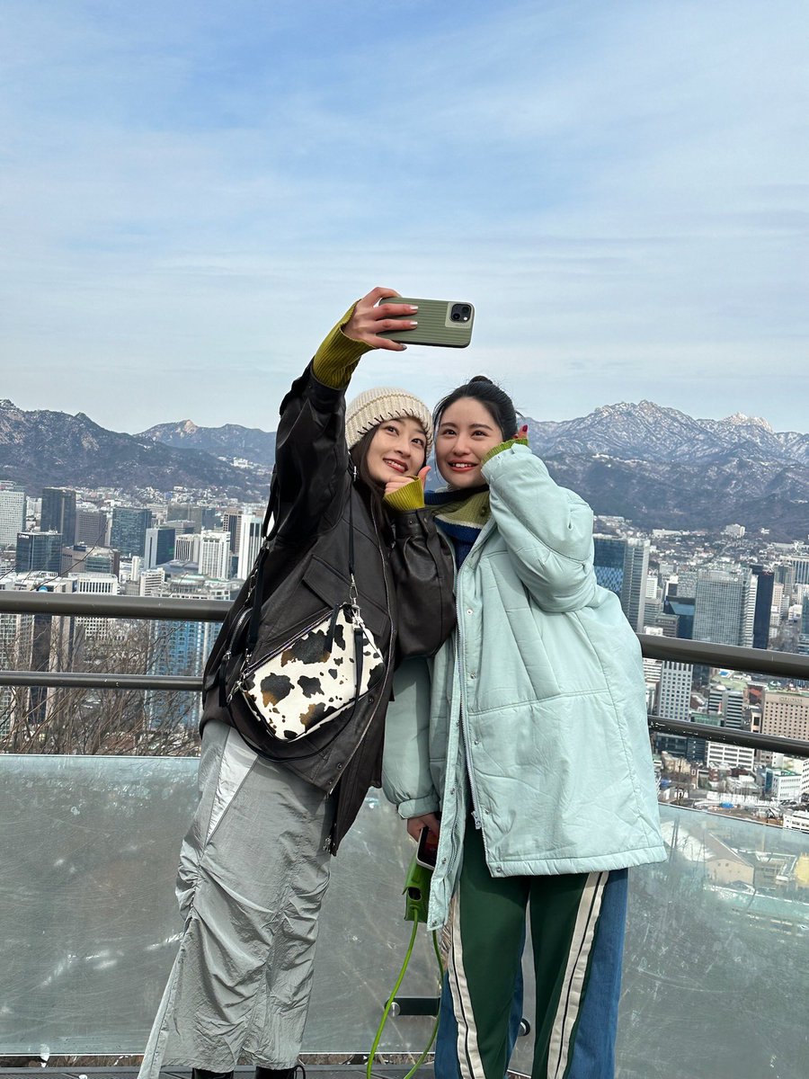 chiho_official_'s tweet photo. 富士フイルム「KiT Photo Album Cues」の
CMに出演させていただいています！

韓国での撮影は本当に楽しくて
卒業旅行そのものの気分でした🇰🇷🩶

↓フルバージョンも是非YouTubeで☺️
https://t.co/EuuC4EkFUZ https://t.co/8hQKrTRfqa
