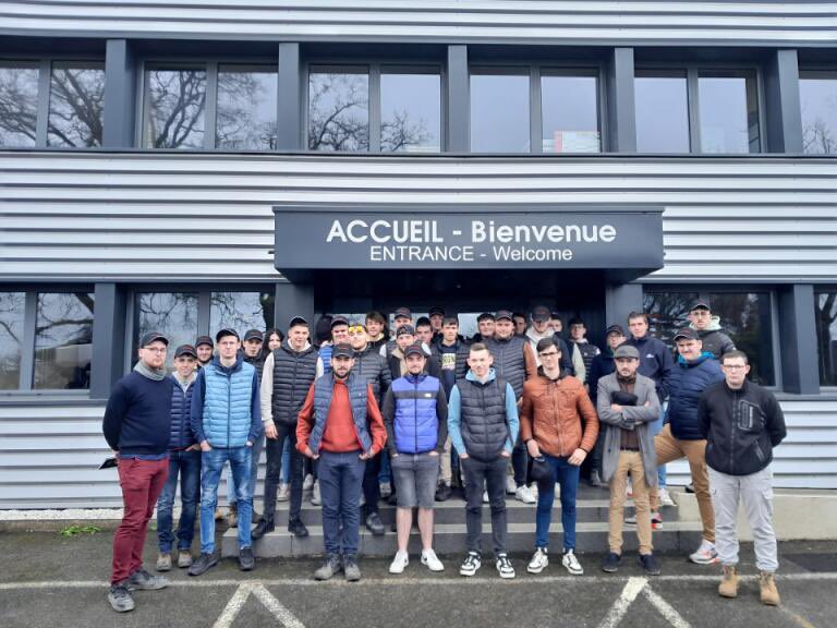 Visite de l’usine @kverneland_fr avec les #bacpro #agroéquipement et les CS #tracteurs et #machines #agricoles, aux Landes genusson en Vendée. Nous avons fait une partie en salle sur la description de l’entreprise et une visite de la chaine de production. #MFR #CFA #Chemillé