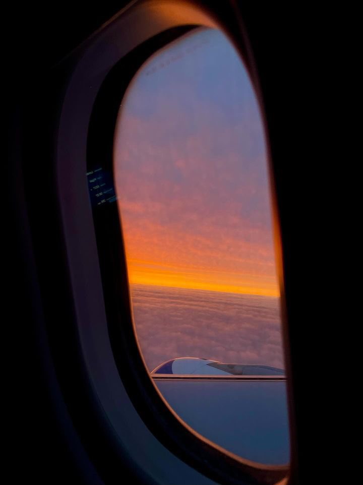 POV: The sky is putting on a spectacular display, and you have the best seat in the house! 📸 by IG user: itsfridapersson #FlyTheDreamOfAfrica #FanPhotoFriday