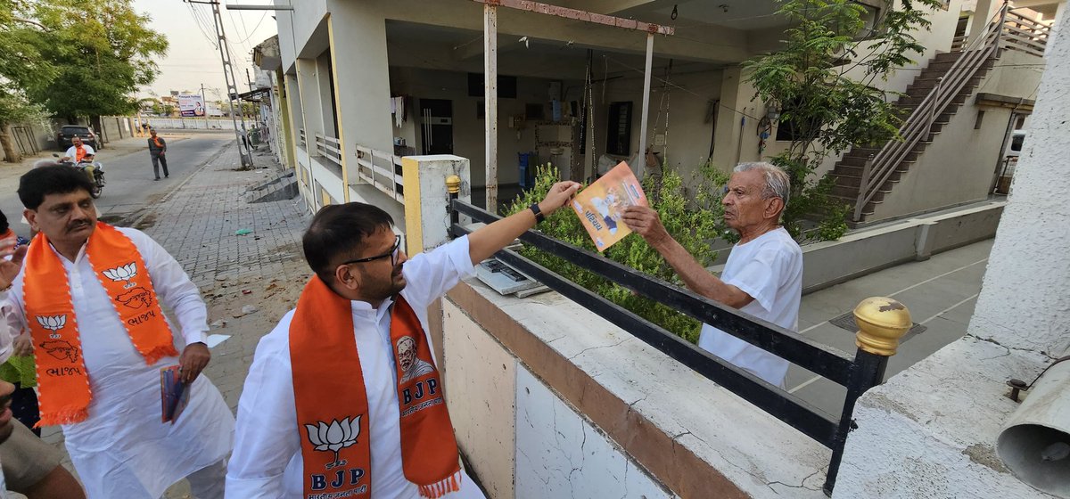 DrRutvij's tweet photo. આગામી લોકસભા ચૂંટણી પ્રચારમાં રાજ્યની જનતા જનાર્દન અને કલોલના નાગરિકો જે ઉત્સાહપૂર્વક સમર્થન આપી રહ્યા છે, તેને જોતા વિશ્વાસ વધુ દૃઢ બને છે કે "અબ કી બાર 400" પારનો આંકડો નિશ્ચિતપણે પાર થશે. https://t.co/k7FpgPJCvE