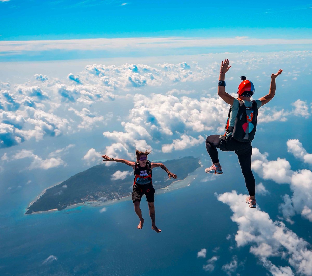 Skydiving Center Seychelles Island tweet media