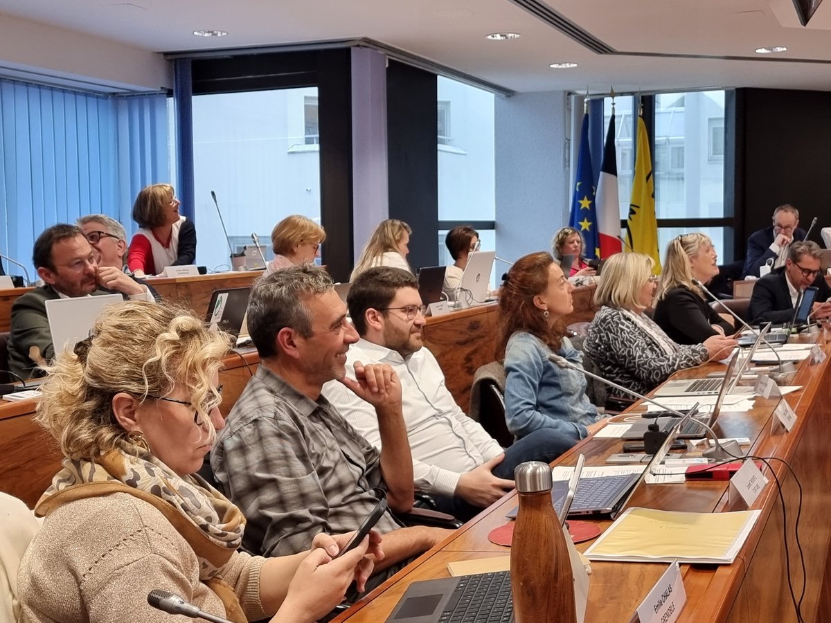 Pour retrouver les interventions des élus du groupe <a href="/GrenobleMTPS/">GrenobleAlpesMétropole-MTPS</a> lors du conseil métropolitain et suivre leurs actualités, n'hésitez pas à vous inscrire à la newsletter grenoblealpesmetropole-mtps.fr/formulaire-ins…
<a href="/laurentTHOVISTE/">Laurent THOVISTE Fontaine</a> <a href="/EmilieCChalas/">Emilie CHALAS</a> <a href="/FHugele/">Fabrice Hugelé</a> <a href="/JoelleHours/">Joëlle HOURS</a> <a href="/claudesoullier3/">CLAUDE SOULLIER</a> <a href="/LeyraudSabine/">Sabine LEYRAUD</a>