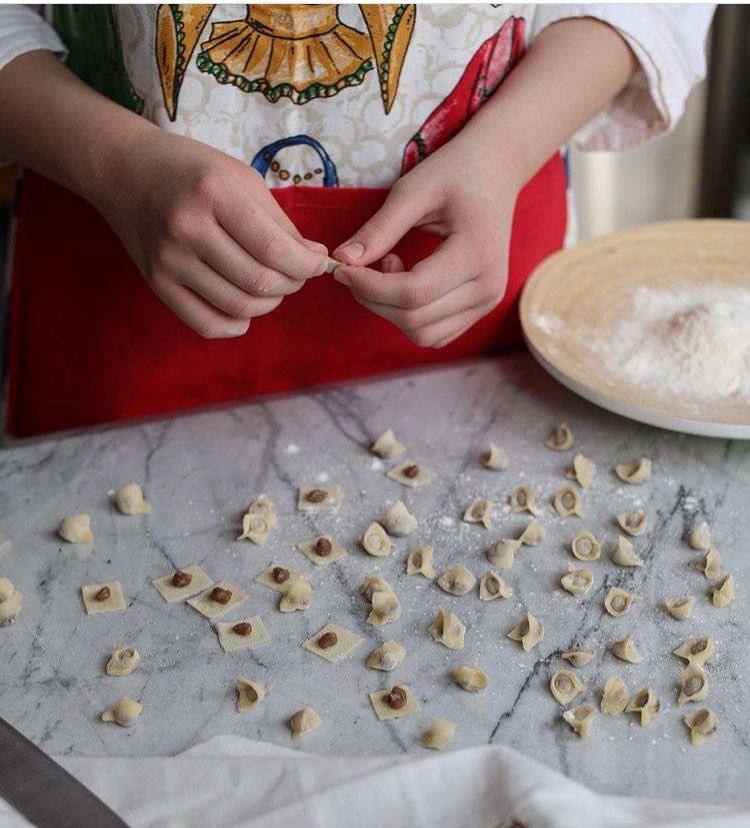 Azerbaijan's tweet image. One of the best dumplings in world, Azerbaijani #dushbara is filled with lamb or beef, and usually served in broth.

They’re folded by hand, a process made more difficult by their small size. Vinegar &amp;amp; garlic sauce tops it off with an extra kick.

Source: amp.cnn.com/cnn/travel/art…