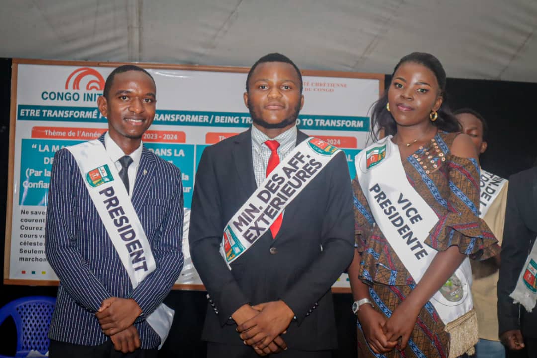StewardMuhindo's tweet photo. Laureat de la bourse @ImmorteLuc, mon camarade @akizaarnoldkih a été élu président de l'ISP Bukavu😍. 

Il y a 2 jours, c'est l'autre laureat @TukoBien qui a intégré le conseil de #UCBC #Beni en tant que ministre des affaires extérieures.

Bon mandat les gars 😊. 1/2 https://t.co/7KA6WMorUq