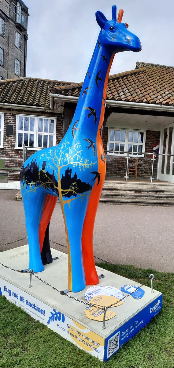 cindy44uk's tweet photo. Out and about in Cambridge tracking down giraffes on our new art trail @BreakTrailCambs #bemoregiraffe https://t.co/db7mnr6WWA