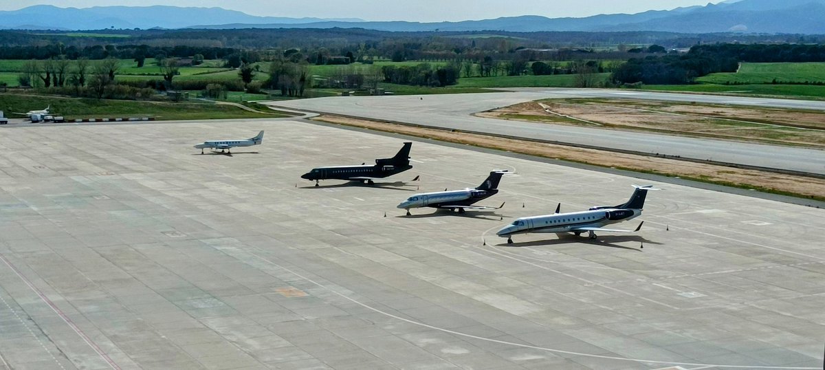 rhocaballero's tweet photo. @paumoyam @Dassault_OnAir @FlightradarCAT I aqui segueix amb bona companyia https://t.co/iY5wQmHfbr