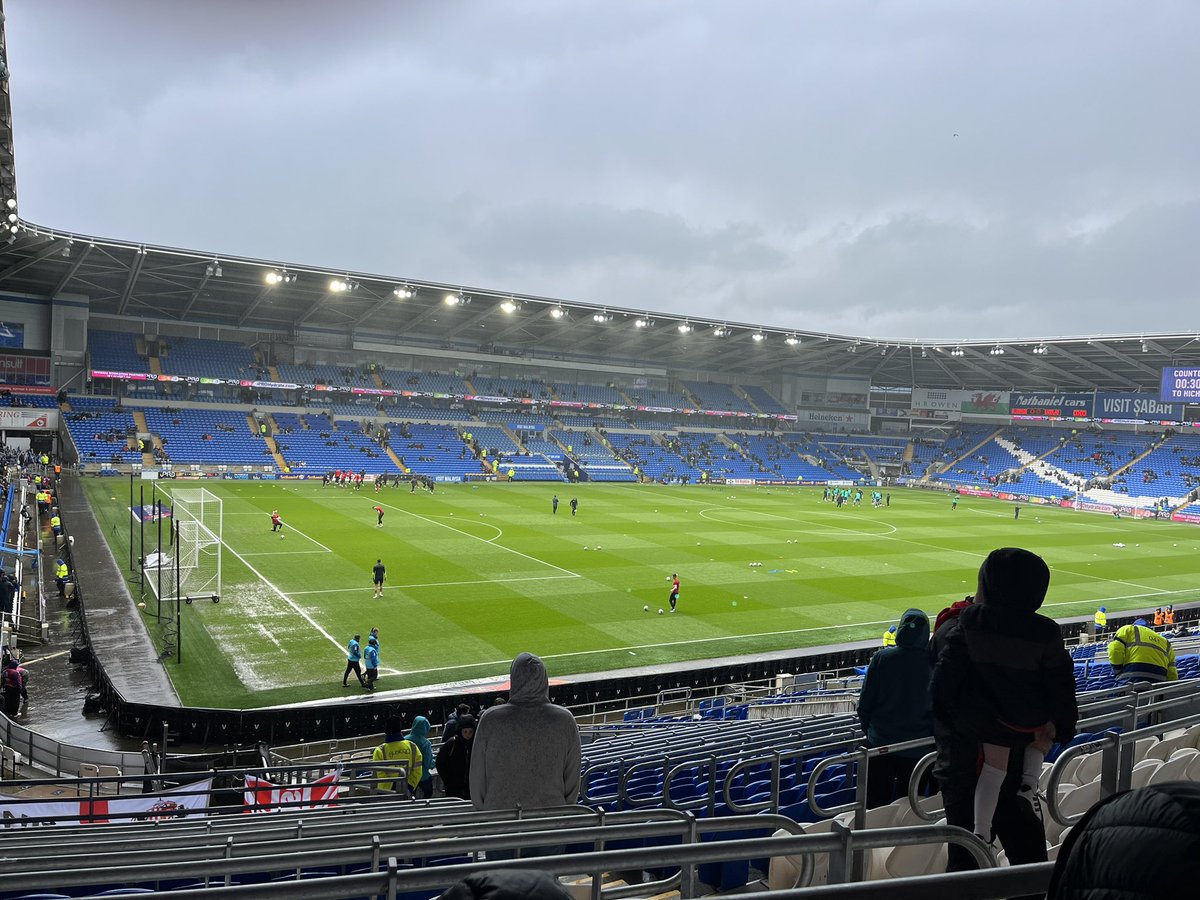 Lashing down here at Cardiff cmon Sunderland 3pts
