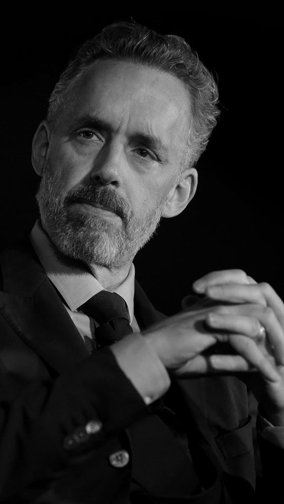 Jordan B Peterson es uno de los psicólogos más famosos con vida. Sus contribuciones académicas lo colocan en el top 50 de los psicólogos más citados de la historia. 

Te dejo 5 frases para pensar: