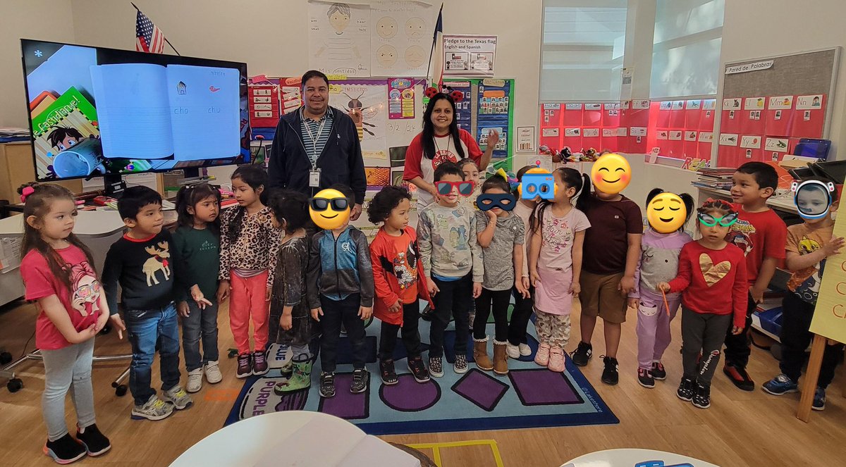 AISDMultilingue's tweet photo. @InnovativeProfe visited an @AISDMultilingue class to share strategies that promote oracy development. #METproud to partner with our @AustinISD teachers to strengthen our DL classrooms. https://t.co/3rPhdI078f