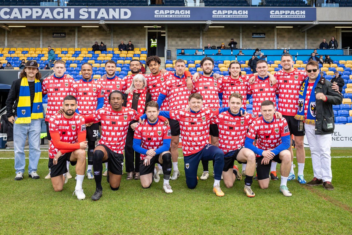 Squad goals 😎🟥🐑 #AFCW | @WarChildUK 🟡🔵