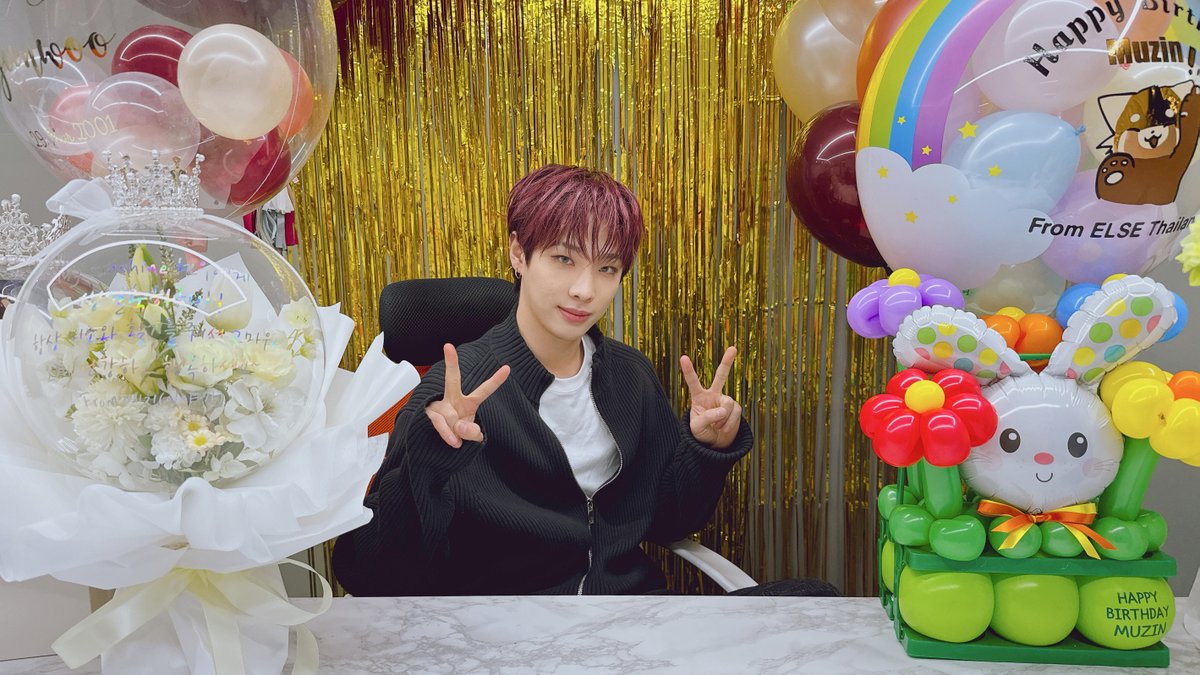 BAE173_official's tweet photo. [🔴LIVE] 

HAPPY MUZIN DAY 🎉

🔗 https://t.co/GfV8Sby60U

#BAE173 #비에이이173 
#MUZIN #무진
#HAPPYMUZINDAY https://t.co/zhGB36sD8p