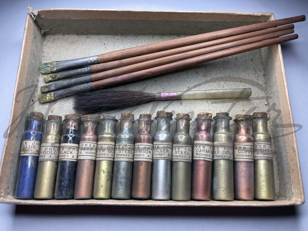 WintersFriends's tweet photo. These bottles of bronzing powers were mixed with gilt wax for the restoration of gilt frames.
They are fine particles of metal and are heavy for their size. A full bottle weighs 17g.
#Winters1852 #WWWinterHeritageTrust #WWWinterLtd #GiltPowders #GiltFrames #FrameRestoration https://t.co/C00rF4mOTj