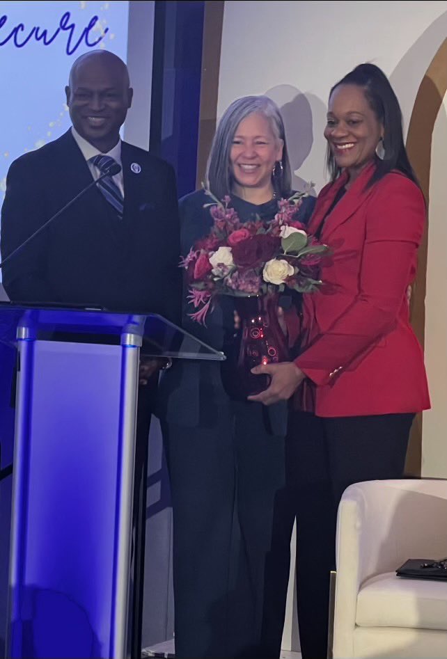 I was honored to be a part of Loretto Hospital - Chicago, IL’s Women’s History Month celebration, as I was recognized for serving 25 years in the Illinois State Senate last week. Thank you for the opportunity and privilege to continue representing you!