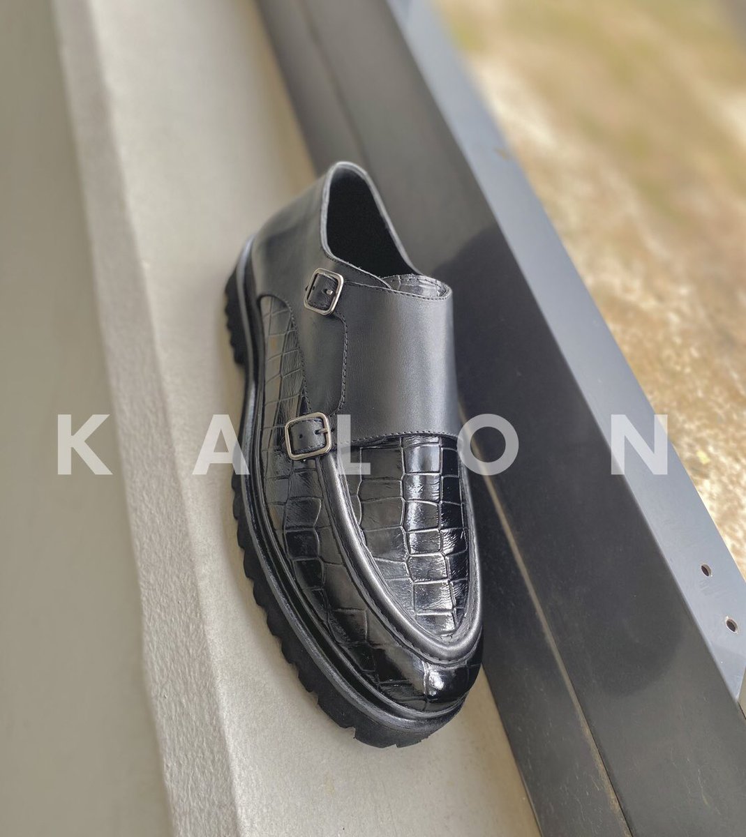 Hi everyone, my name is kalon and here is my craft. 

*** step in style with our hybrid monkstrap.  
*** A mix of two skins.
***Price #40,000
***Delivery is nationwide

Kindly help retweet my craft. 🙏
God bless you as you do so 

Mide Mayor Opeyemi Eniola Ajao Mohbad
