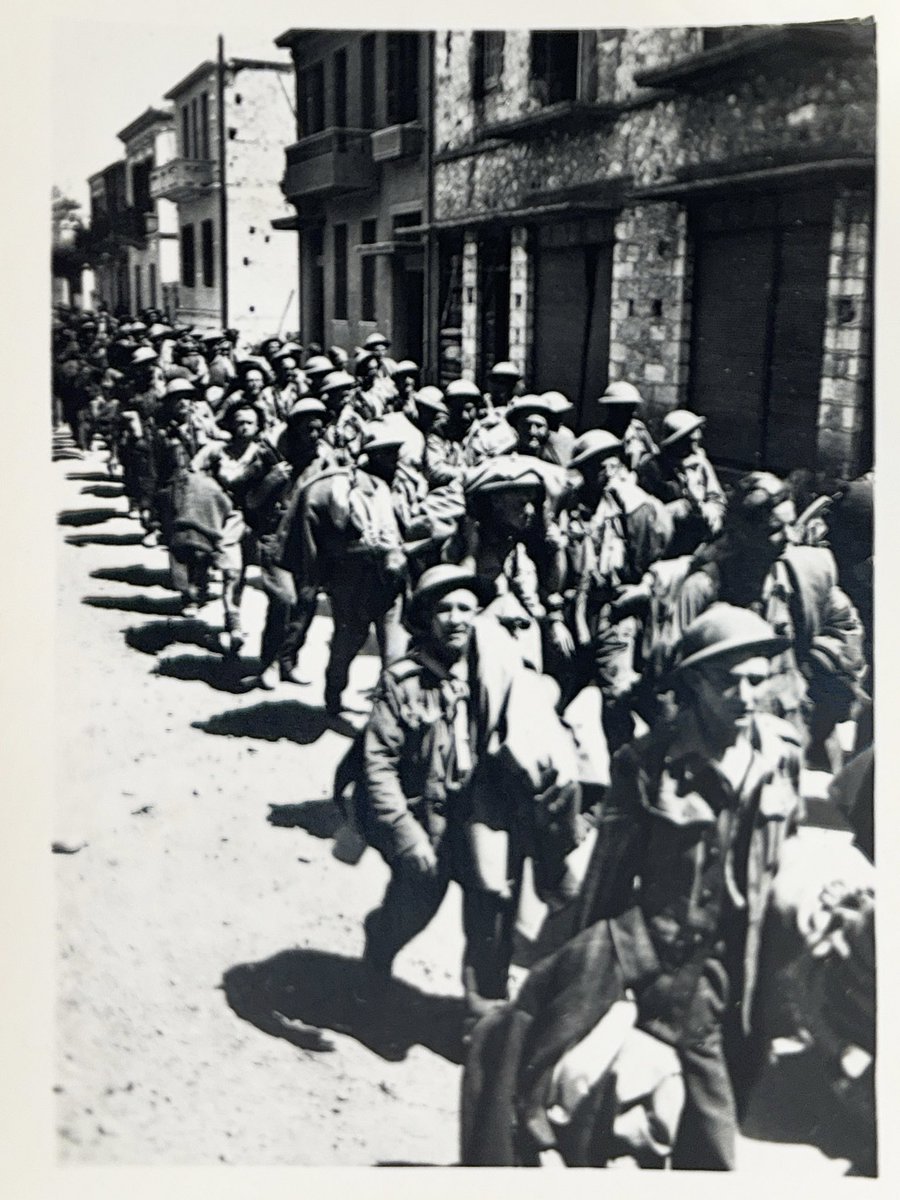 British POWs captured in Greece 1941. #photofriday #POW1940