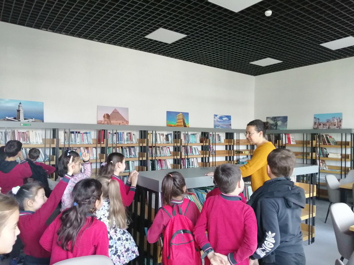 HkankuralHatice's tweet photo. Kütüphaneler Haftası kapsamında 3-B sınıfı olarak Kale Halk Kütüphanesine gittik ve çocuklarımızı kitaplarla buluşturduk. Geleceğimiz kitaplarla aydınlanacak... https://t.co/tDVAOZ3ZLD