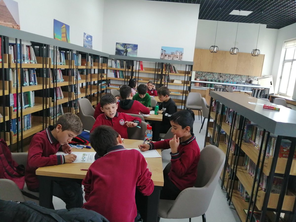 Kütüphaneler Haftası kapsamında 3-B sınıfı olarak Kale Halk Kütüphanesine gittik ve çocuklarımızı kitaplarla buluşturduk. Geleceğimiz kitaplarla aydınlanacak...