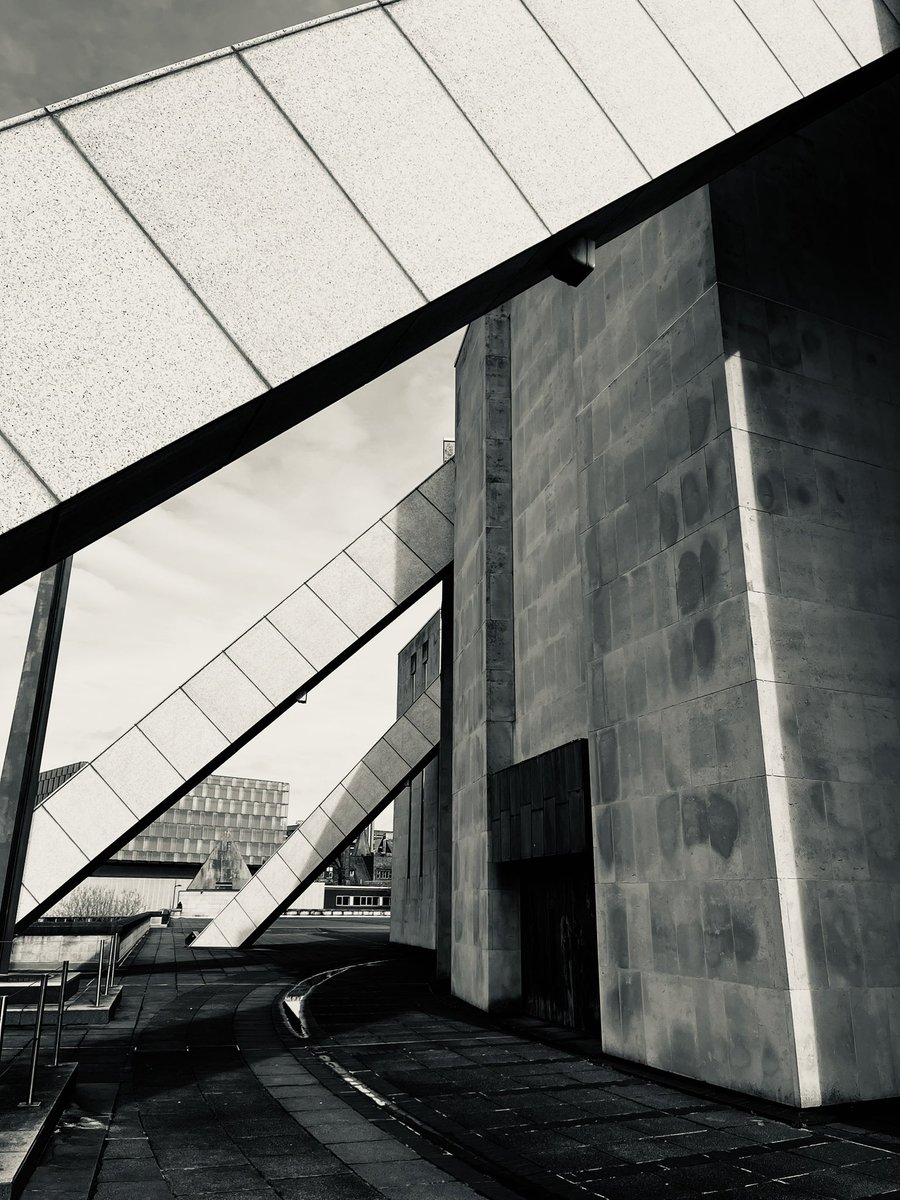 matt_cork's tweet photo. A few more from @LiverpoolMet
#liverpool #cathedral #architecture #easter #prayer #williammitchell #modernist #blackandwhitephoto #blackandwhitephotography https://t.co/Zzr5Q0Rq8B