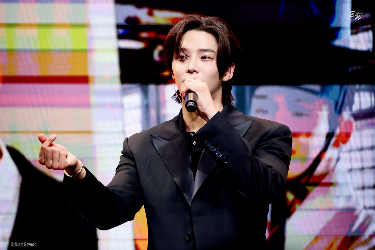 진짜 손하트🫰🏻
240324 #로운 #김로운 #김석우 #ROWOON #KIMSEOKWOO #ロウン