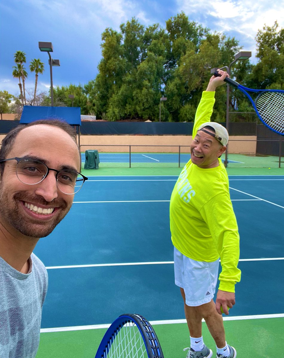 Earlier this month, @DevenPatelMD & @SteveYangMD showcased their innovative work on robotic intercostal nerve transfer for diaphragmatic paralysis at the @GenThorSurgClub annual meeting! 🫁🤖 They even found some time to unwind on the tennis courts 🎾