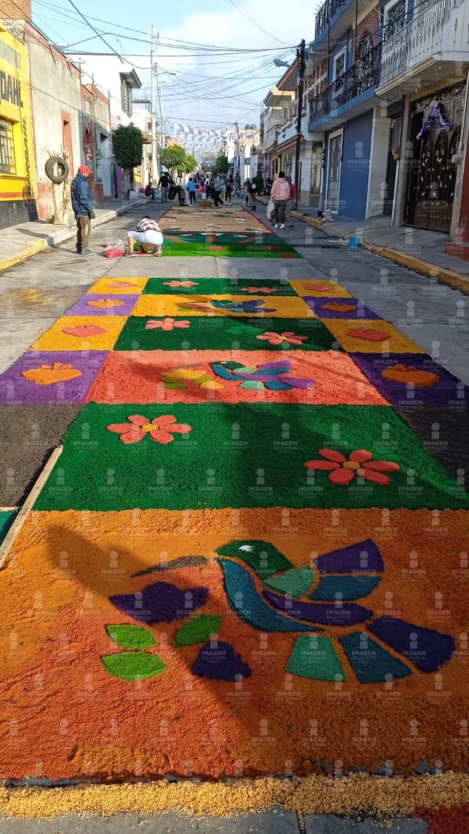 JCarlos_Valerio's tweet image. Colocan #alfombras de aserrín en calles de #Atlixco, donde pasará la Procesión de los Engrillados. 

#Puebla 

Vía: @ferbravo_s