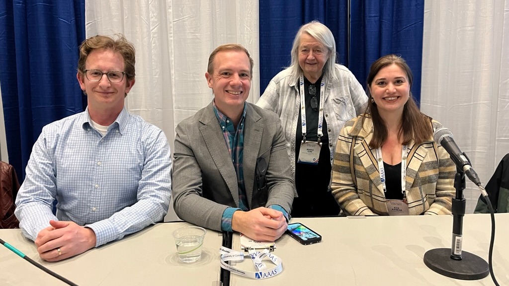 TRAILS director @haldaume3 (pictured center left) explained why the development of AI models should be focused on the augmentation of human work—opposed to automation—at @aaas's annual conference. Read more @compcomcon's blog: cccblog.org/2024/03/26/ccc…