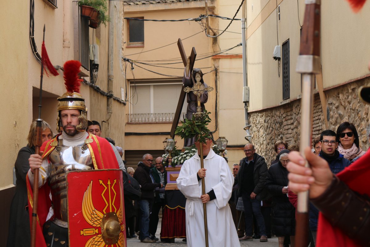 stmiquelespluga's tweet photo. ✝️ Seguint el camí del Capuig i el Castell, hem resseguit avui el #Calvari de Jesús amb l’emblemàtic viacrucis matinal amb els @armatsdelespluga i el misteri del Natzarè.
#divendresSant #Viacrucis #Natzarè #armats #calvari @esglesiatgn @esplugaturisme @esplugaturisme https://t.co/NCpzJGadje