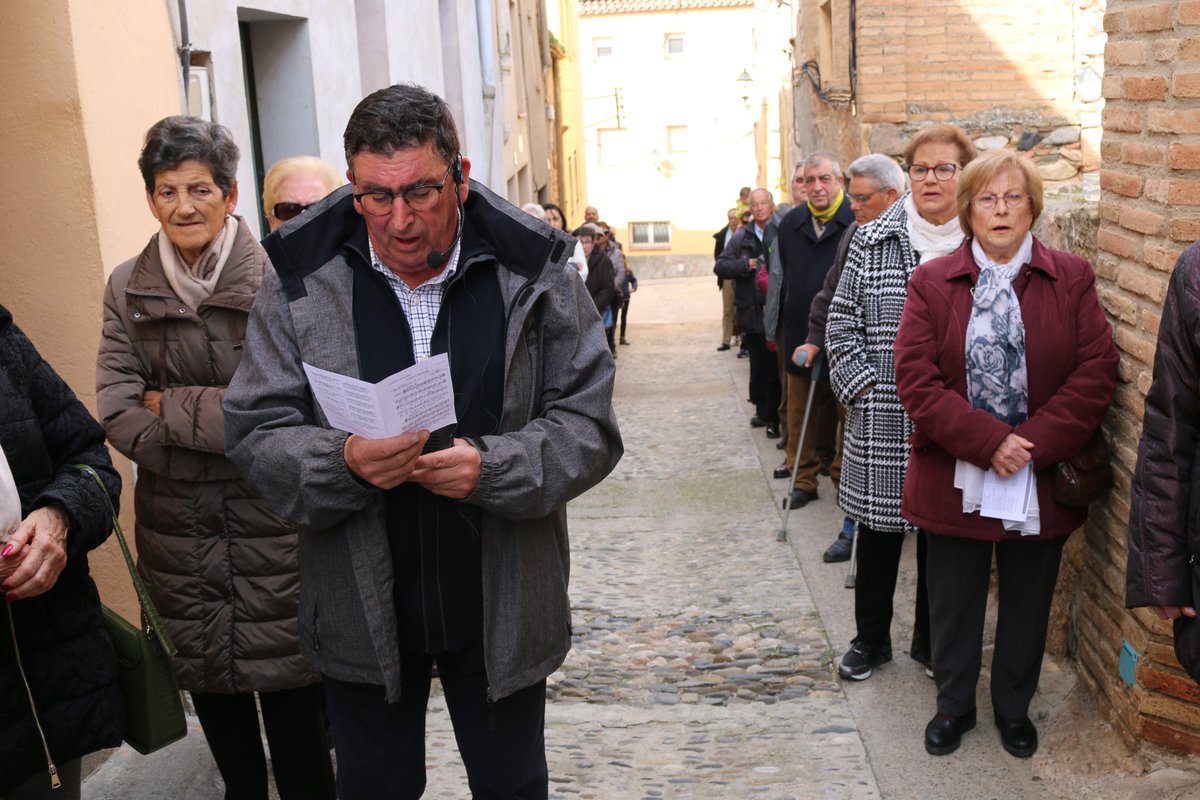 stmiquelespluga's tweet photo. ✝️ Seguint el camí del Capuig i el Castell, hem resseguit avui el #Calvari de Jesús amb l’emblemàtic viacrucis matinal amb els @armatsdelespluga i el misteri del Natzarè.
#divendresSant #Viacrucis #Natzarè #armats #calvari @esglesiatgn @esplugaturisme @esplugaturisme https://t.co/NCpzJGadje