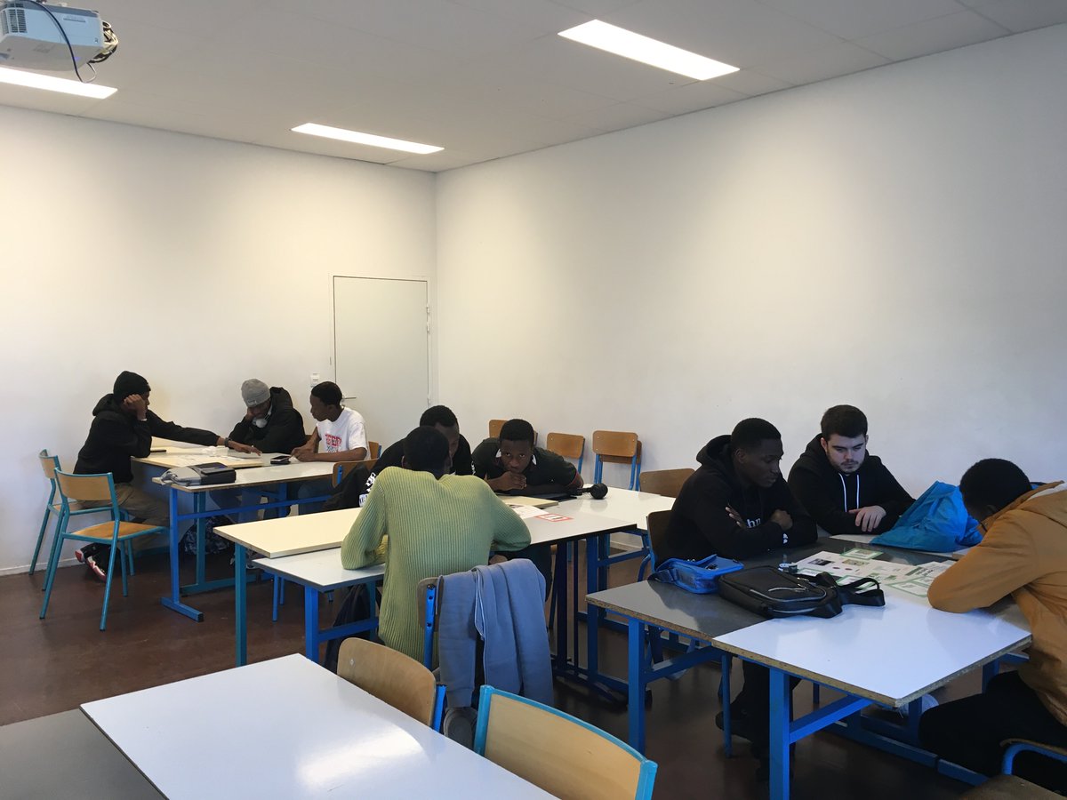 Jeudi 28 mars, les élèves de 1ère année de cycle ingénieur de l' @GroupeESIGELEC du Campus de Rouen ont participé à un atelier de la Bataille de la Tech créé par @LatitudesTfG !