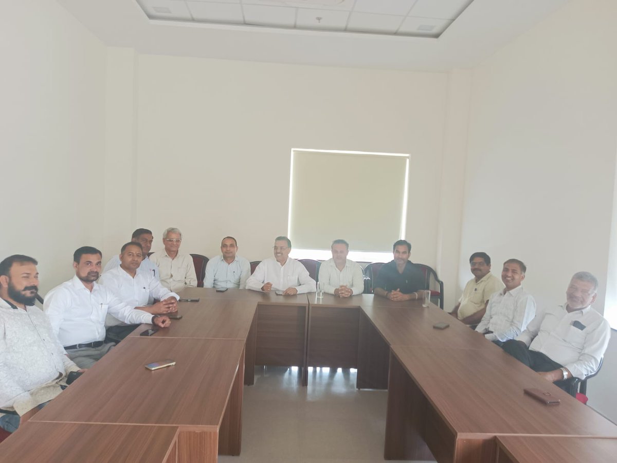 आज रोहतक मे विधि प्रकोष्ठ की बैठक ली जिसमें आगामी लोकसभा चुनाव की तैयारियों के संदर्भ मे चर्चा की।
इस मौके पर रोहतक के जिलाध्यक्ष रणवीर ढाका जी,प्रदेश सह संयोजक तरुण कौशिक जी, जिला संयोजक अशोक खत्री जी व अन्य पदाधिकारी मौजूद रहे।

#AbkiBaar400Paar