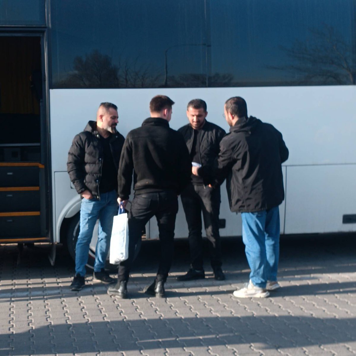 KayseriEmep's tweet photo. 📌Kayseri/OSB

#Simfer işçilerine özel seslendiğimiz el ilanlarımızı ulaştırdık. 

İşyerinde de yerel yönetimlerde de işçiler söz sahibi olacak diyoruz! 

#EmekBizimKentBizim
#OylarEmekPartisine https://t.co/OeVYISI2K2