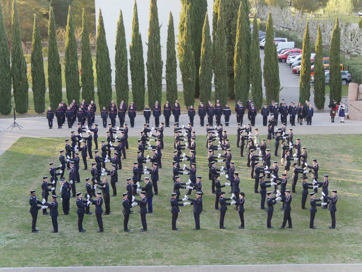 ⚔ Cérémonie de remise de sabres de la 𝐅𝐢𝐥𝐭 𝟏𝟎𝟗  ce jeudi soir en présence de l'adjudante Françoise Mabille, 1ère femme à avoir intégrer le corps des sapeurs-pompiers en 1974.
➡️ S'appuyer sur les combats de nos ainés et mesurer le chemin parcouru pour préparer l'avenir