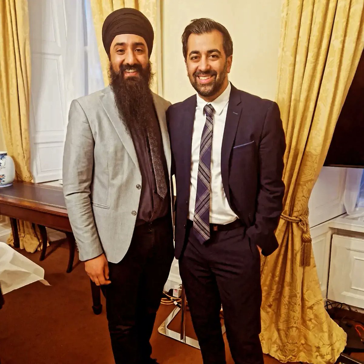 Thank you FM @humzayousaf for hosting a special Ramadan Iftar at Bute House, Edinburgh. Alongside friends from other faiths, we shared a meal & had dialogue to celebrate our diverse communities. Meeting together helps to break down barriers and promote harmony. @sikhsinscotland