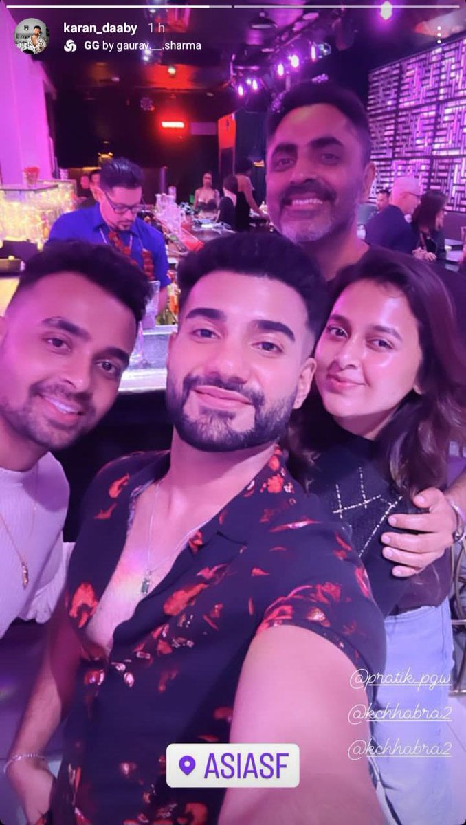 actressholics's tweet photo. What a great family 

Just disgusting 🤮🤮🤮🤮

#MunAra #Abhiya #Abhisha #Elvisha #bigbosstamil7 #BiggBossTamil7 #AbhishekMalhan #ElvishYadav #PandaGang #JiyaShankar𓃵 #MunawarFaruqui #TejRan https://t.co/qR5J5tRoBU