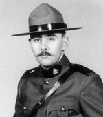 #OTD 1974 Cst Roger Emile PIERLET of the @BCRCMP #Cloverdale Det (@SurreyRCMP) stopped a vehicle at #BCHwy15 & 176th St.

Little did he know that inside were 2 men who’d driven from #Langley with the intent to kill a police officer.

The men, Roger Cockriell - a 'cop-hater' - 1/4