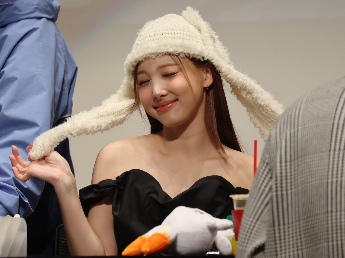 imnayeonarchive's tweet photo. 🤍 https://t.co/yKj6RB4Jq0